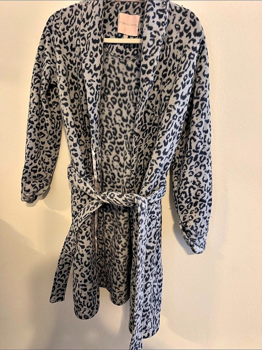 Victoria's Secret Plush Leopard Print Robe Gray & Black Medium